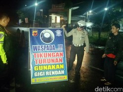 Polres Cianjur Sebar Puluhan Rambu di Jalur Rawan Kecelakaan
