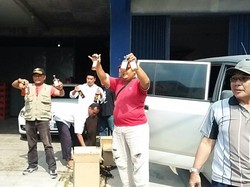 Warga Gerebek Gudang Miras Berkedok Toko Bangunan di Cilegon