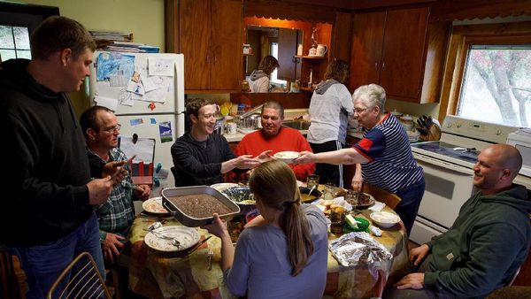 Gaya Zuckerberg Blusukan Menjadi Rakyat Jelata