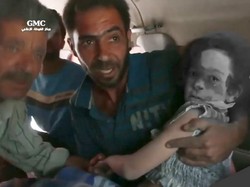 Video Relawan Selamatkan Warga di Tengah Perang Suriah