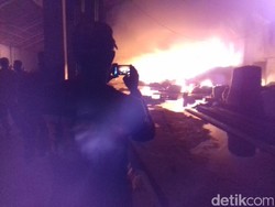 Pabrik Plastik di Sukoharjo Terbakar, Warga Sekitar Dievakuasi