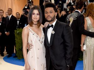 Punya Tinggi Hampir Sama, Selena Gomez Sering Pinjam Baju The Weeknd