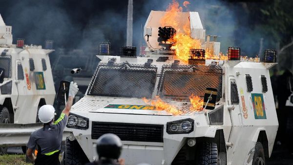 Demo Menuntut Presiden Venezuela Mundur Berujung Ricuh