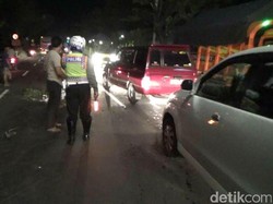 Senggol Ekor Bus, 3 Orang Sekeluarga Tewas Terlindas Mobil