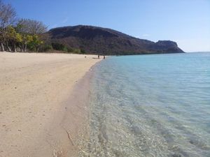 Terperangah Indahnya Pantai Jelengah di Sumbawa