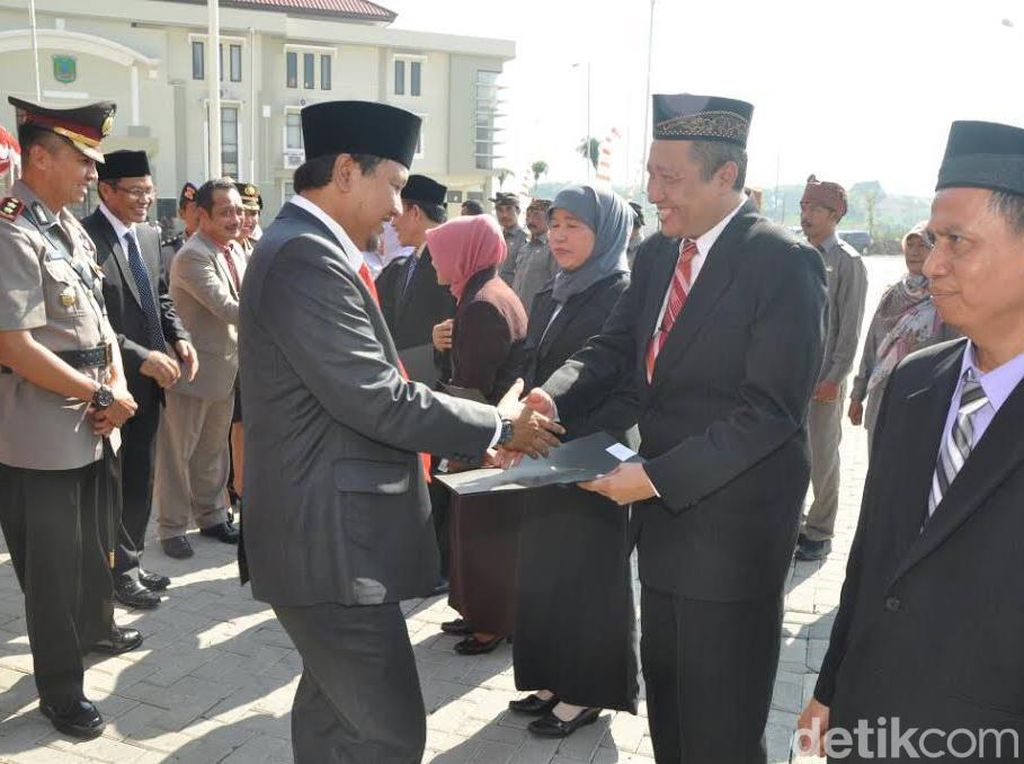 Bupati Irsyad: Jaga Siswa di Pasuruan dari Dampak Buruk Medsos Bupati Irsyad: Jaga Siswa di Pasuruan dari Dampak Buruk Medsos