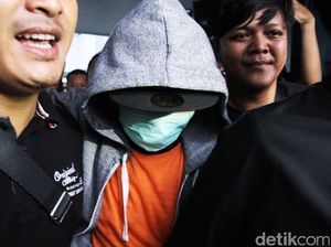 Tangis Iwa K karena Menyesal Terjerat Narkoba Tangis Iwa K karena Menyesal Terjerat Narkoba