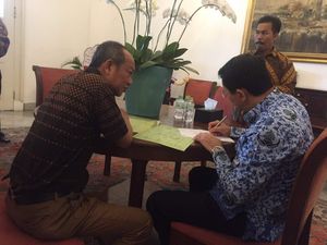 Saat Ahok Terima Aduan Warga di Ruang Tamu Balai Kota