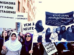 Hari Buruh, Wanita Swedia Demo untuk Tetap Berhijab di Tempat Kerja