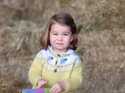 Dipakai Putri Charlotte, Cardigan Rp 300 Ribuan Ini Habis Terjual