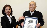 Sakari Momoi menerima penghargaan dari Guinness World Records.