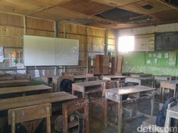 Semangat Belajar itu Tak Lekang oleh Dinding Berlubang