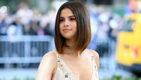 Selena Gomez Seksi Abis di Met Gala 2017