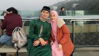 Adem, Kemesraan Putra Ustad Arifin Ilham dan Istri Mualafnya