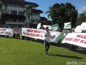 Hari Pendidikan Nasional, Dosen UPN Veteran Yogya Mogok Kerja