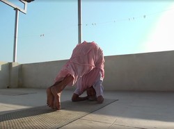 Viral, Aksi Nenek 98 Tahun yang Lihai Lakukan Gerakan Yoga Sulit