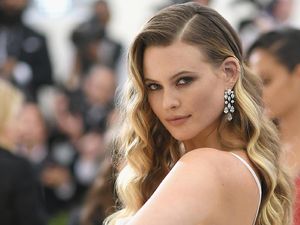 Behati Prinsloo Di-bully Netizen Gara-gara Posting Foto Memompa ASI