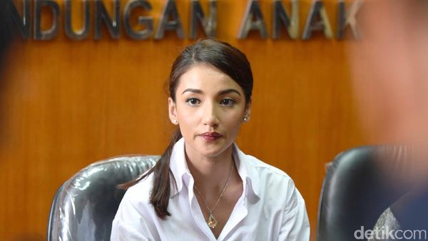 Tsania Marwa Berusaha Tetap Tegar