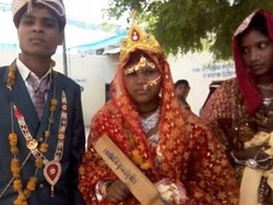 Cegah Suami Kasar, Kaum Istri di India Diberi Tongkat Pemukul