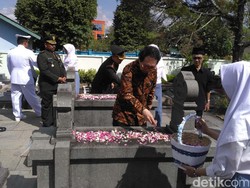Keluarga Besar Taman Siswa Ziarah ke Makam Ki Hajar Dewantara