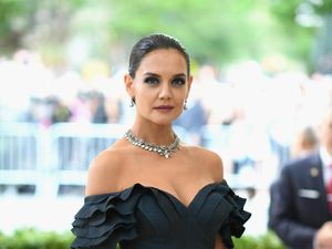 Dibanding Tom Cruise, Katie Holmes Lebih Bahagia dengan Jamie Foxx