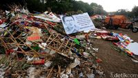 Sampah Karangan Bunga Menggunung di Monas
