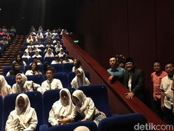 Peringati Hardiknas, Ribuan Pelajar SMA Nonton Bareng Film Kartini