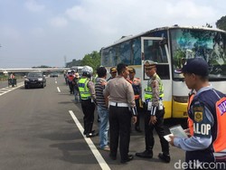Polisi Razia Bus Menuju Puncak, Hasilnya 32 Bus Tidak Laik Jalan