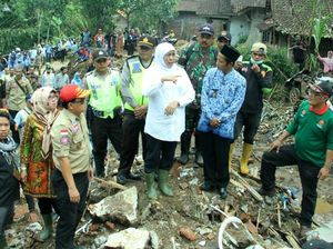 Mensos Khofifah Desak Pemda Miliki Peta Rawan Bencana Mensos Khofifah Desak Pemda Miliki Peta Rawan Bencana