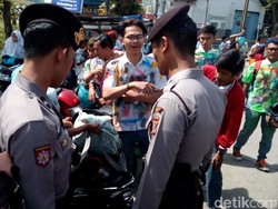 Polisi Bubarkan Konvoi Kelulusan SMA di Garut