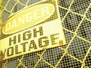 Gadis di Bekasi Tewas Tersetrum Saat Ayahnya Pompa Banjir dalam Rumah Gadis di Bekasi Tewas Tersetrum Saat Ayahnya Pompa Banjir dalam Rumah