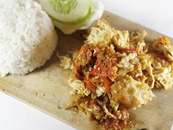 Huah! Pedas Mantap Ayam Berlumur Sambal Enak di 5 Tempat Ini