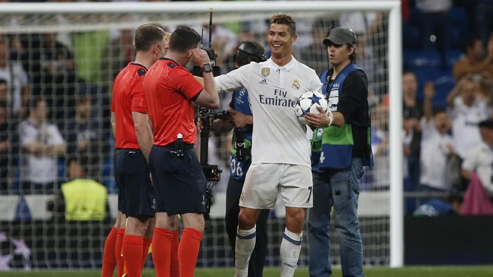 Ronaldo ke Wasit: Apakah Gol Pertamaku Offside?