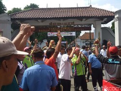 Keluhan Sopir Taksi yang Kalah Bersaing  dengan Taksi Online