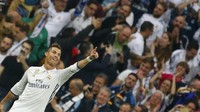 Madrid sudah di atas angin ketika laga berjalan 10 menit. Sundulan Cristiano Ronaldo membawa mereka memimpin dan sejak saat itu nyaman mengontrol permainan. Reuters/Paul Hanna Livepic.