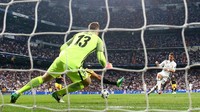 Dalam laga di Santiago Bernabeu, Rabu (3/5/2017) dinihari WIB, Ronaldo kembali menjebol gawang  Jan Oblak di menit ke-73 dan 86. Reuters/Paul Hanna.