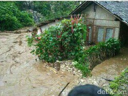 Bupati Bandung Bentuk Tim Perbaikan Rumah Akibat Banjir Bandang