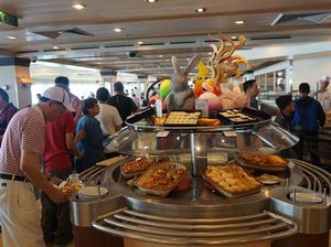 Aturan Makan di Kapal Pesiar yang Kamu Perlu Tahu