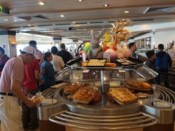 Aturan Makan di Kapal Pesiar yang Kamu Perlu Tahu