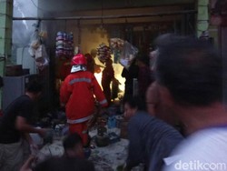 Slang Gas Bocor, Warung Sembako di Cakung Terbakar