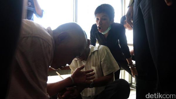 Perempuan Ini Gagalkan Aksi Copet di Kopaja P19
