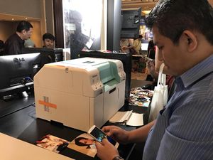 Mesin Cetak Foto Ini Lebih Mahal Ketimbang Motor