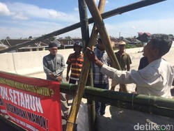Tuntut Ganti Rugi, Warga Boyolali Memblokade Pintu Tol Soker