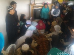 Isak Tangis di Rumah Duka Rizqi, Korban Pohon Tumbang di Depok