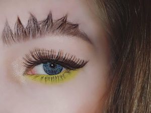 Setelah Alis Bulu Burung, Giliran Alis Naga yang Viral di Instagram