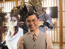 Alston Stephanus Mendunia karena Angkat Budaya Keraton Melalui Aksesori