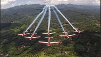 Potret 6 Pesawat TNI AU Meliuk-liuk di Langit Singapura