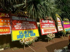 Polda Metro Juga Kebanjiran Karangan Bunga, Minta Polisi Jaga NKRI