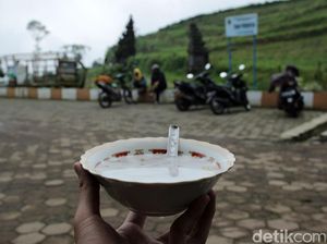 Nikmati Dinginnya Dieng Sambil Menyantap Bubur Kacang Hijau Nikmati Dinginnya Dieng Sambil Menyantap Bubur Kacang Hijau