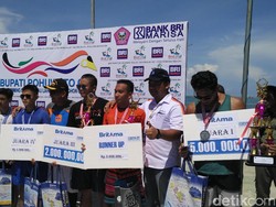 Atlet Palembang Juarai Lomba Finswimming Festival Pantai Pohon Cinta